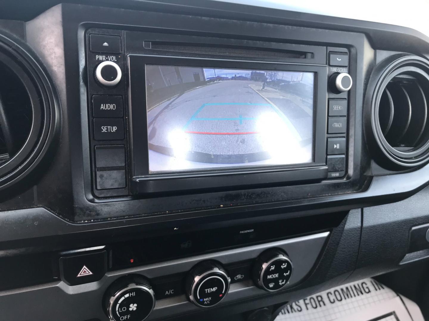 2016 White /Gray Toyota Tacoma SR5 (5TFRX5GN1GX) with an 2.7 V4 engine, Automatic transmission, located at 577 Chester Pike, Prospect Park, PA, 19076, (610) 237-1015, 39.886154, -75.302338 - Photo#15